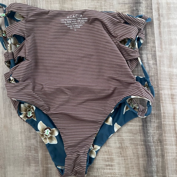 Acacia Swim Set, L Indo Top & XL Queens Bottom in Tropic - Picture 5 of 7